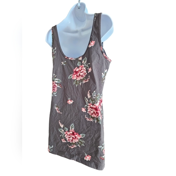 Maurices large floral tank NWT - Picture 2 of 3